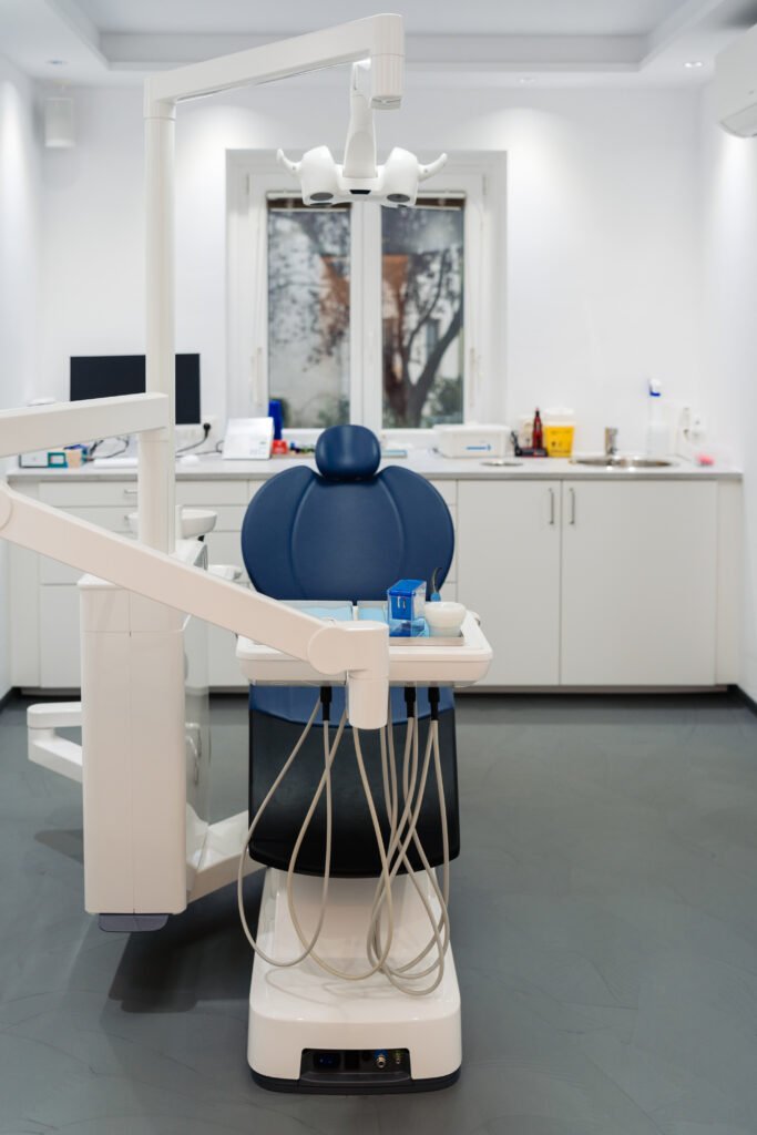Moderner Behandlungsstuhl Zahnarzt Krems